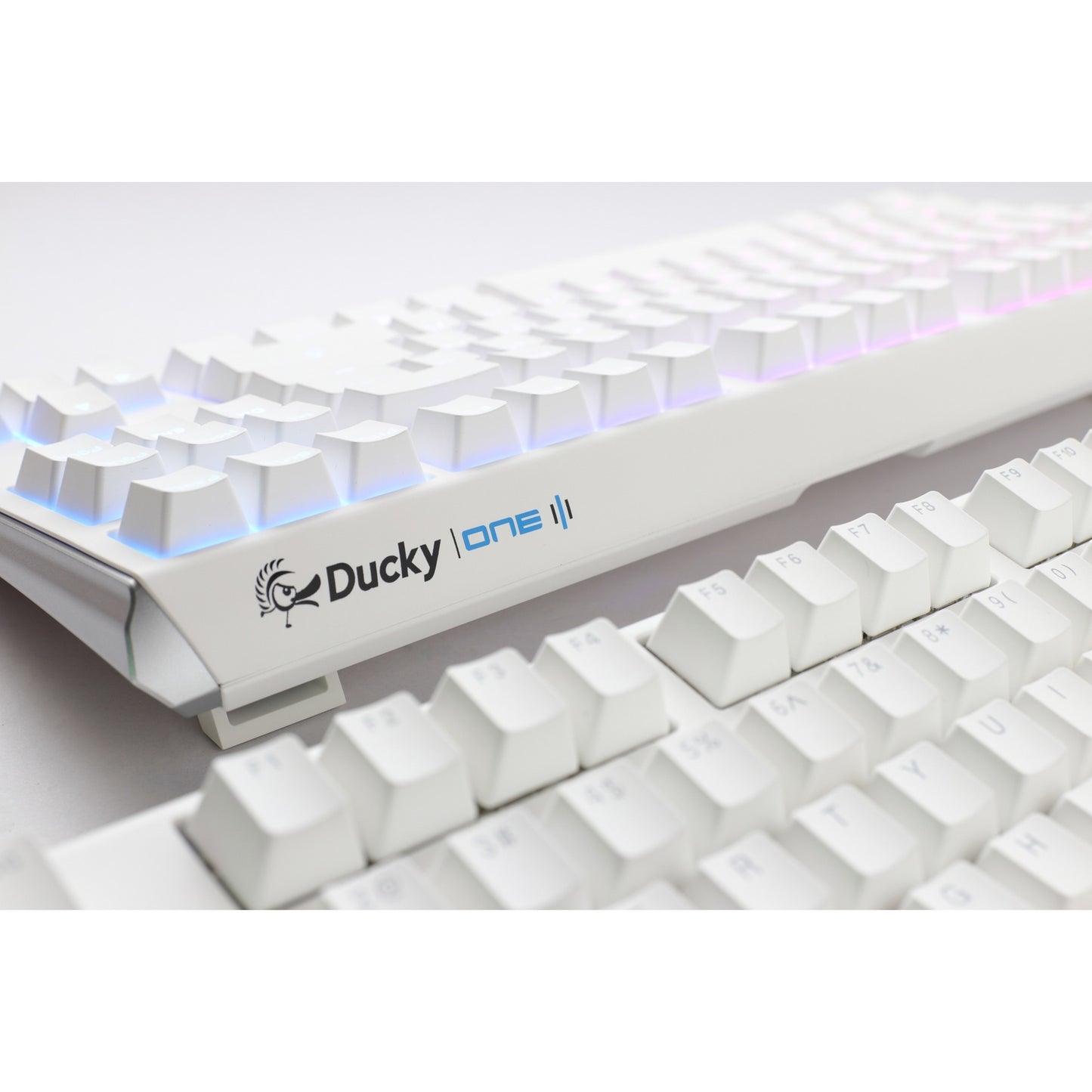 Ducky one 3 classic pure white tkl rgb mechanisch toetsenbord (wit, us lay-out (qwerty), cherry mx speed silver, 80% (tkl), rgb leds, double-shot pbt, hot-swappable, quack mechanics)