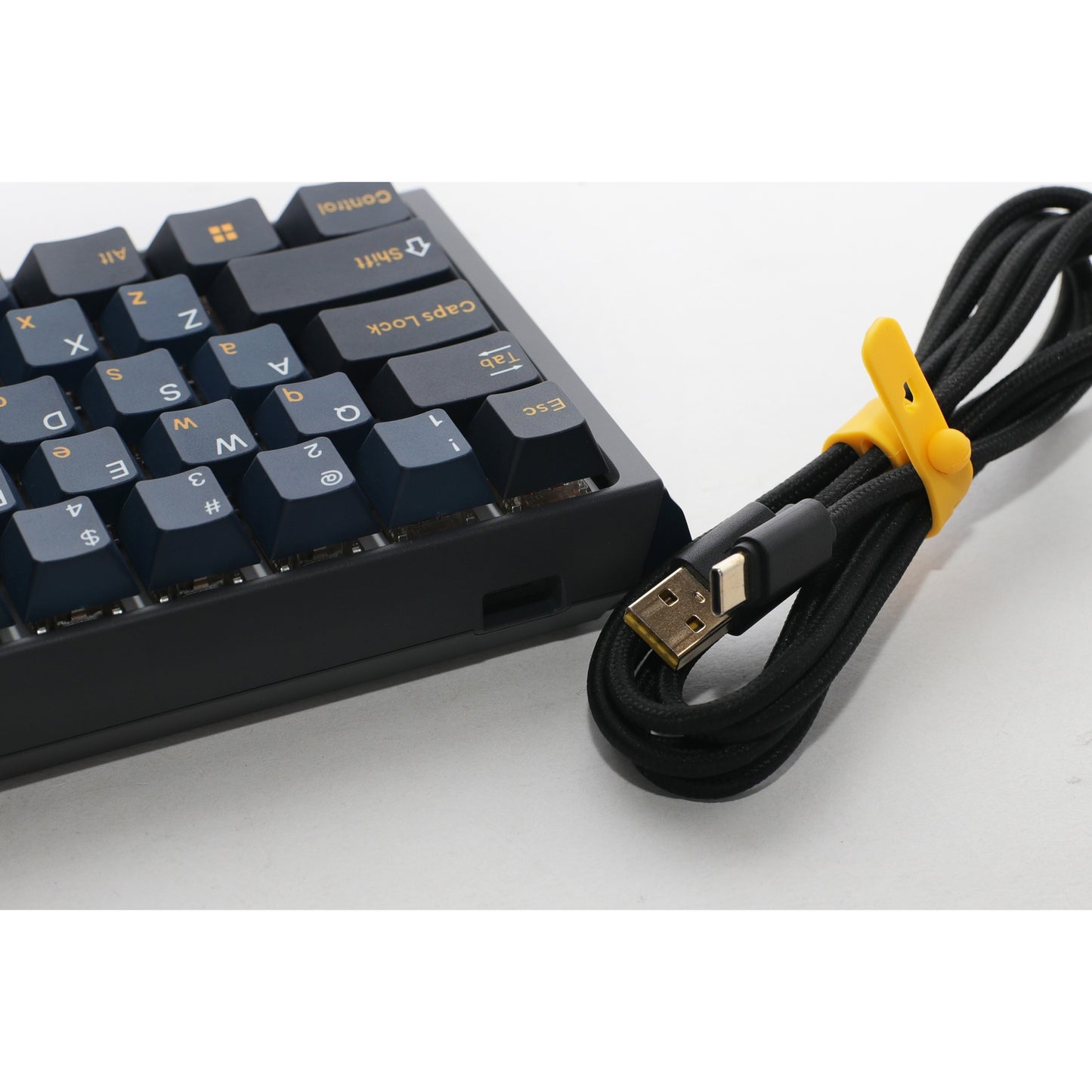 Ducky one 3 pro mini rgb mechanisch gaming toetsenbord (zwart, us lay-out (qwerty), cherry mx2a brown, 60%, rgb led, double-shot pbt, quack mechanics, hot swap)