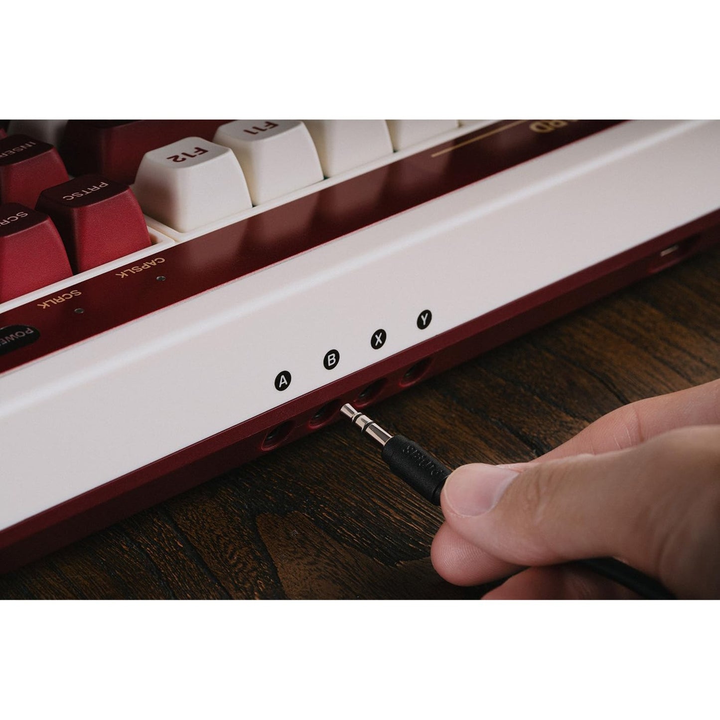 8bitdo retro mechanical keyboard fami edition (beige, us lay-out (qwerty), kailh box white, 80% (tkl), bluetooth low energy, wireless 2.4g, usb)