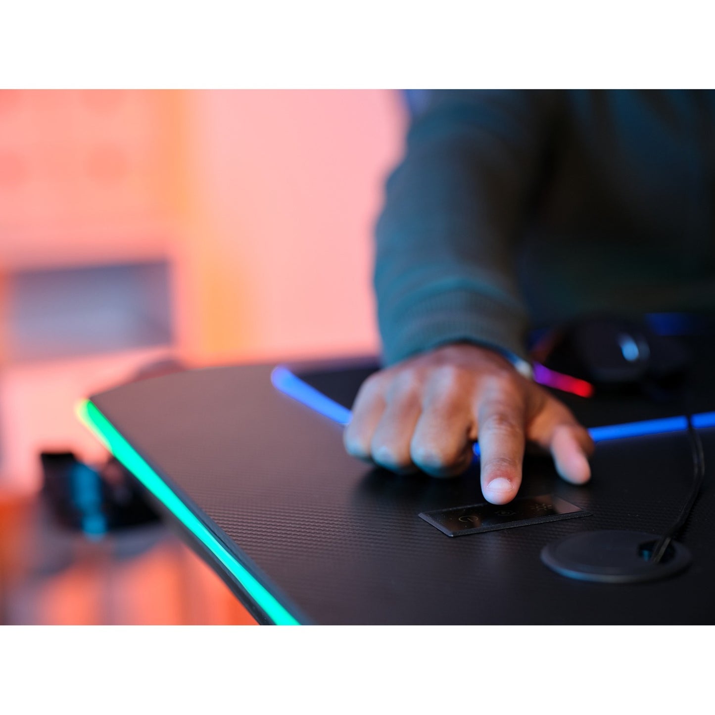Trust gxt 709 luminus rgb-gamingbureau gaming desk (zwart)