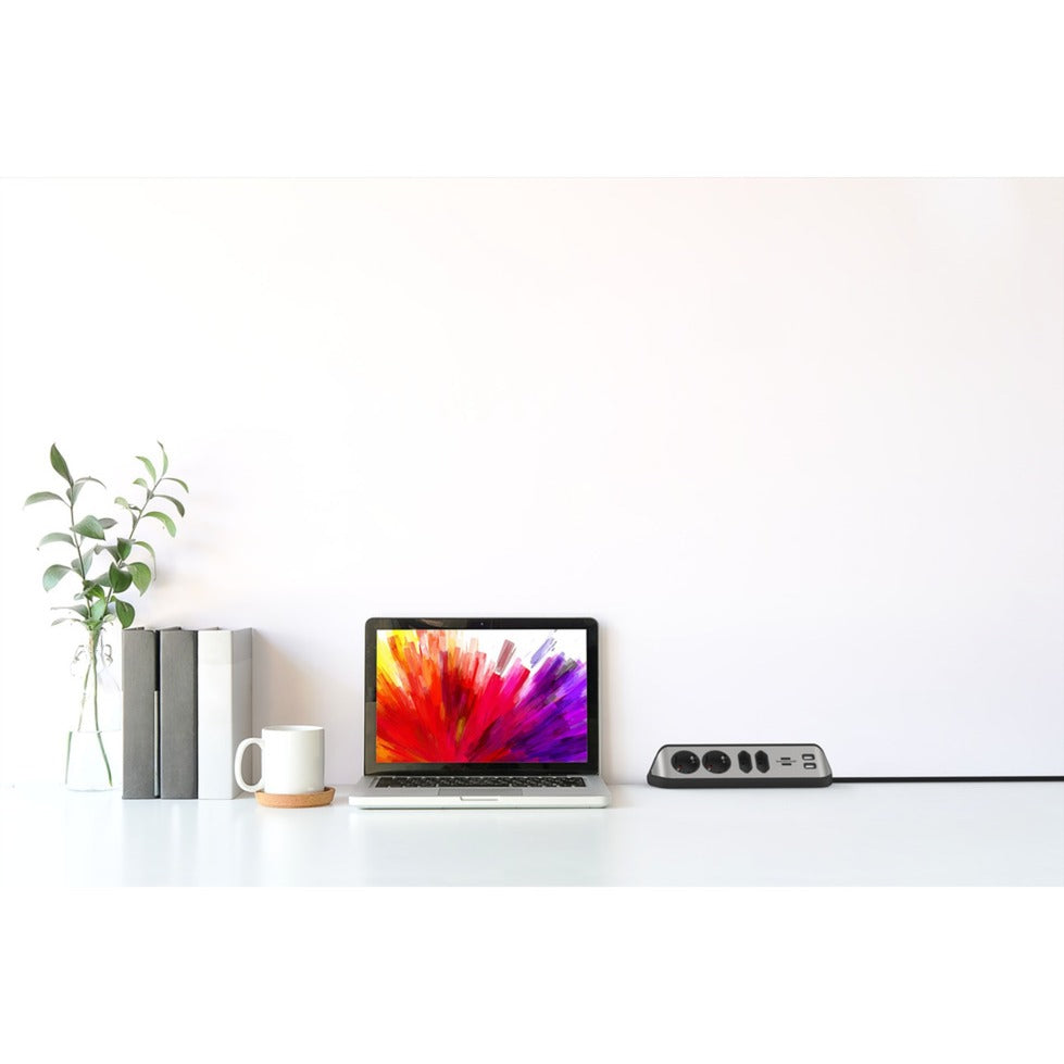 Brennenstuhl ®estilo hoekaansluitdoosstrook met usb laadfunctie 4-weg 2x b eschermend contactdoos 2x euro zilver zwart