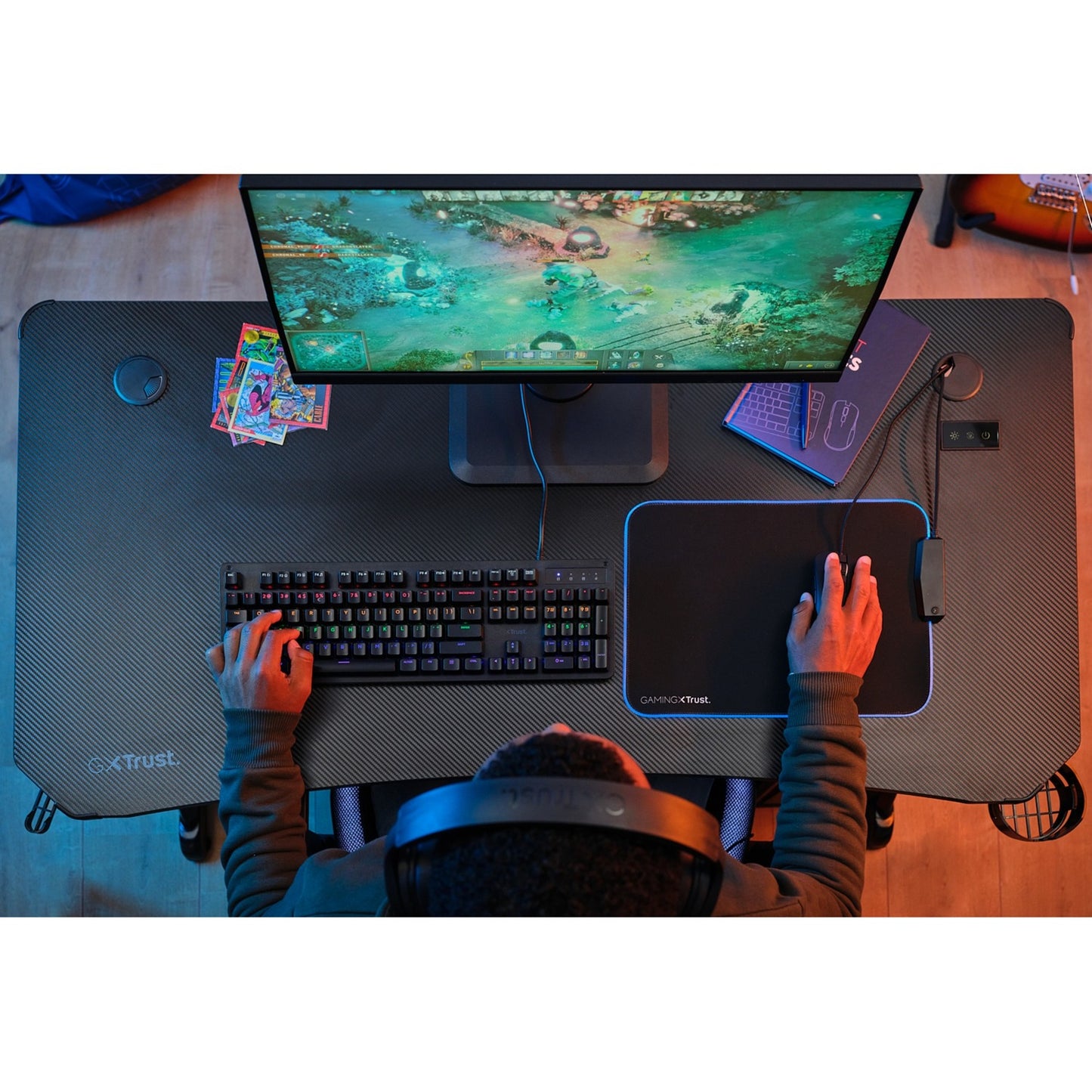 Trust gxt 709 luminus rgb-gamingbureau gaming desk (zwart)