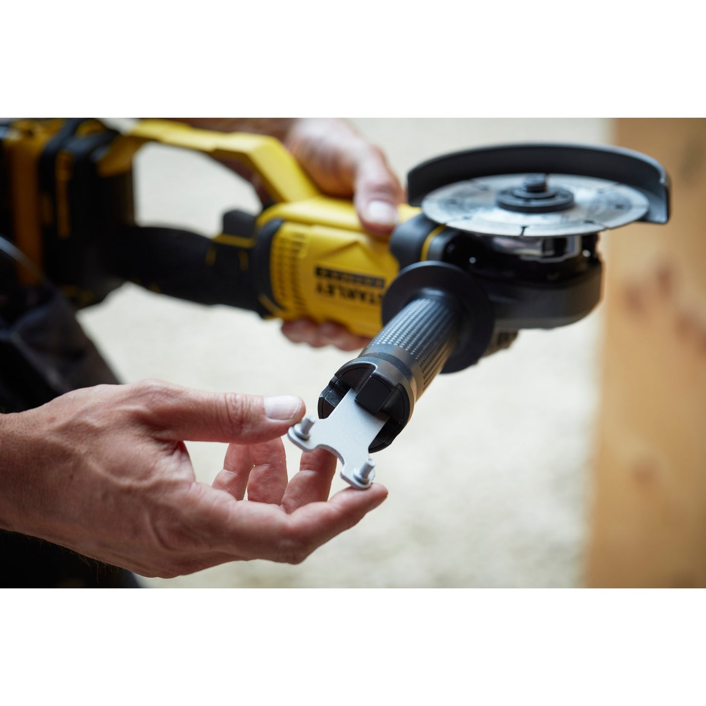 Stanley sfmcg400m2k fatmax® v20 accu haakse slijper 125mm 18v 4.0ah in koffer