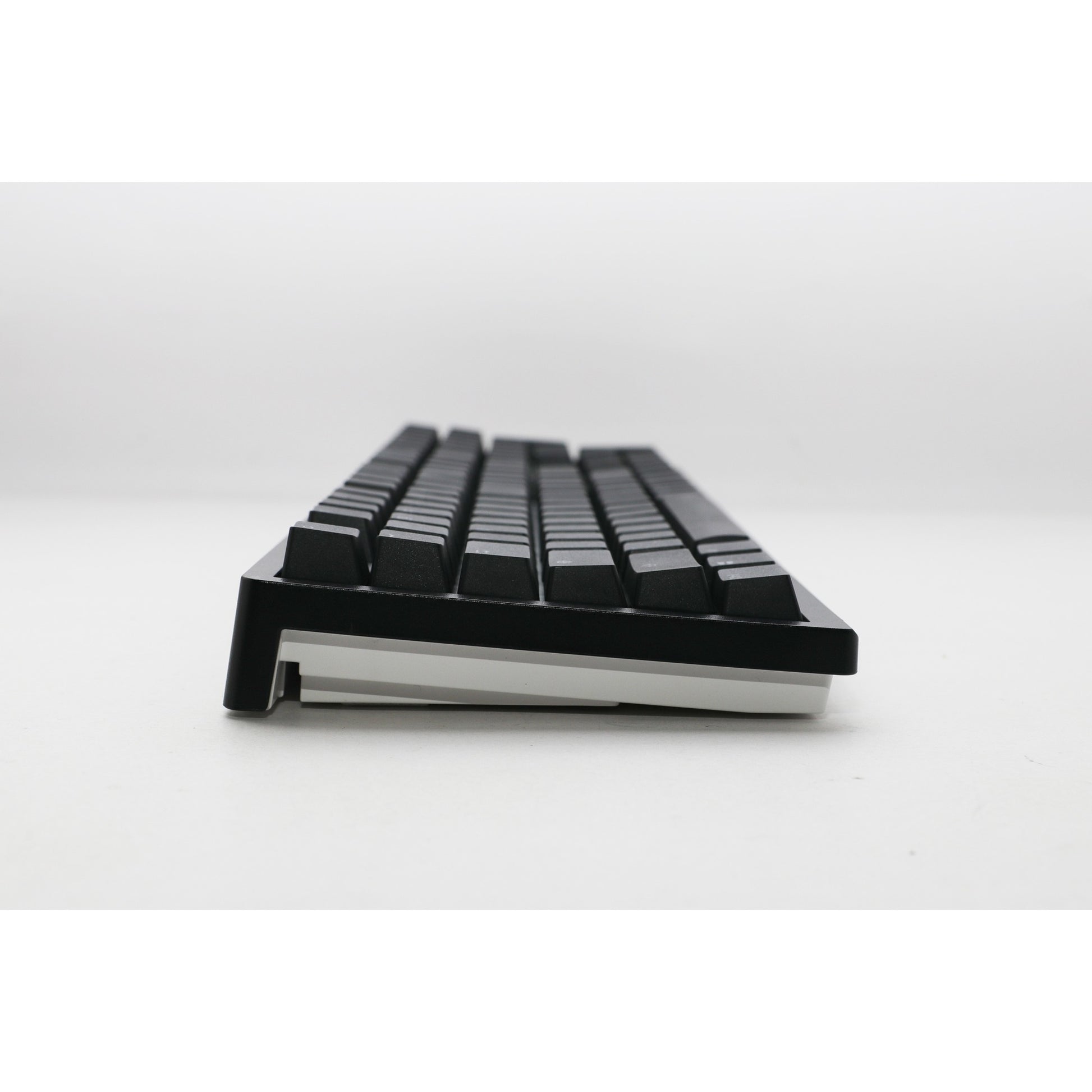 Ducky zero 6108 classic black rgb mechanisch gaming toetsenbord (zwart, us lay-out (qwerty), cherry mx2a speed silver, 100%, rgb leds, double-shot pbt, hot swap, 2.4ghz | bluetooth | usb-c)