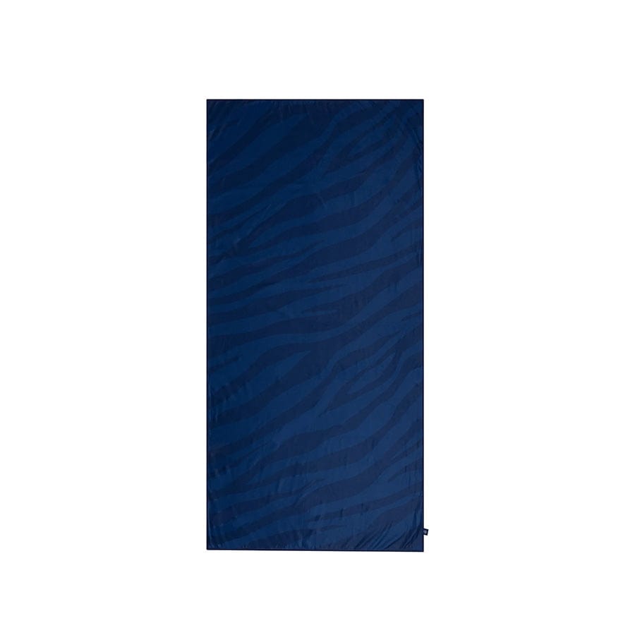 Vibrant stripes | blauwe microvezel handdoek 135 x 65 cm