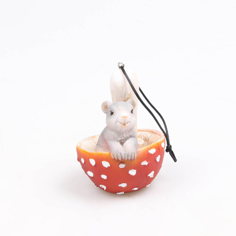 Season inspired decoration beeld muisje in paddenstoel 6x6x8cm