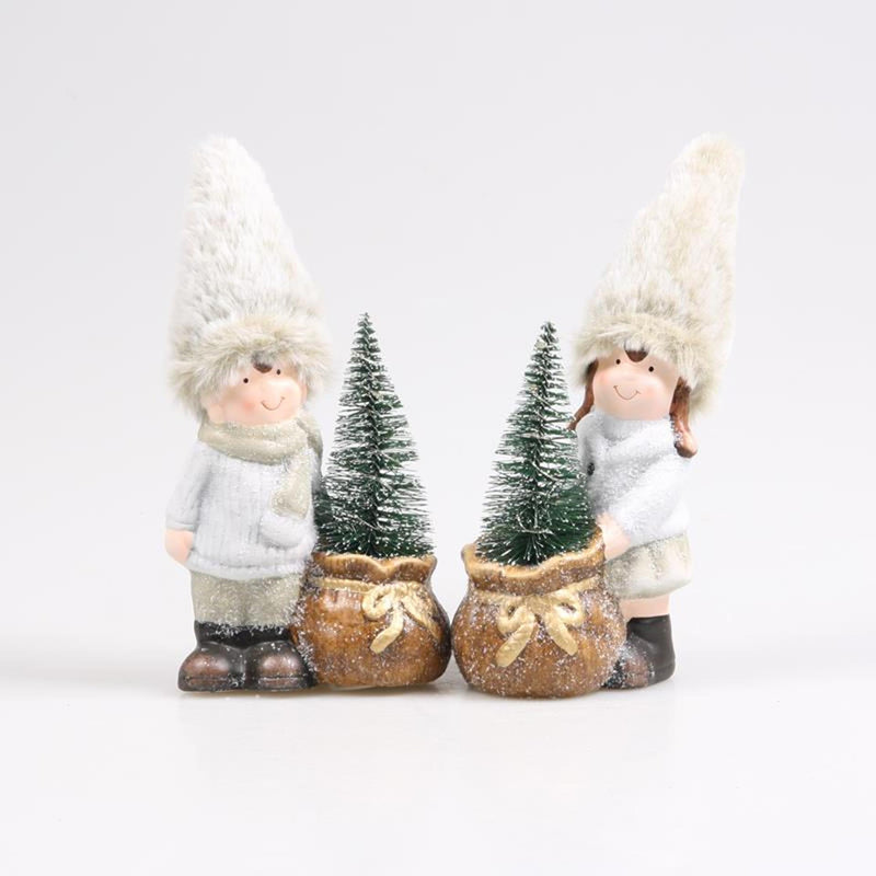 Season inspired decoration jongen of meisje met kerstboom led groen