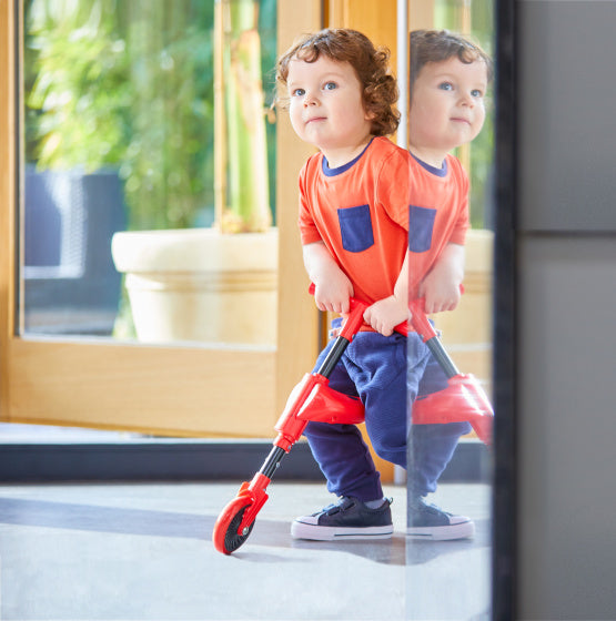 The bugs scuttlebug beetle loopfiets met 3 wielen junior rood zwart