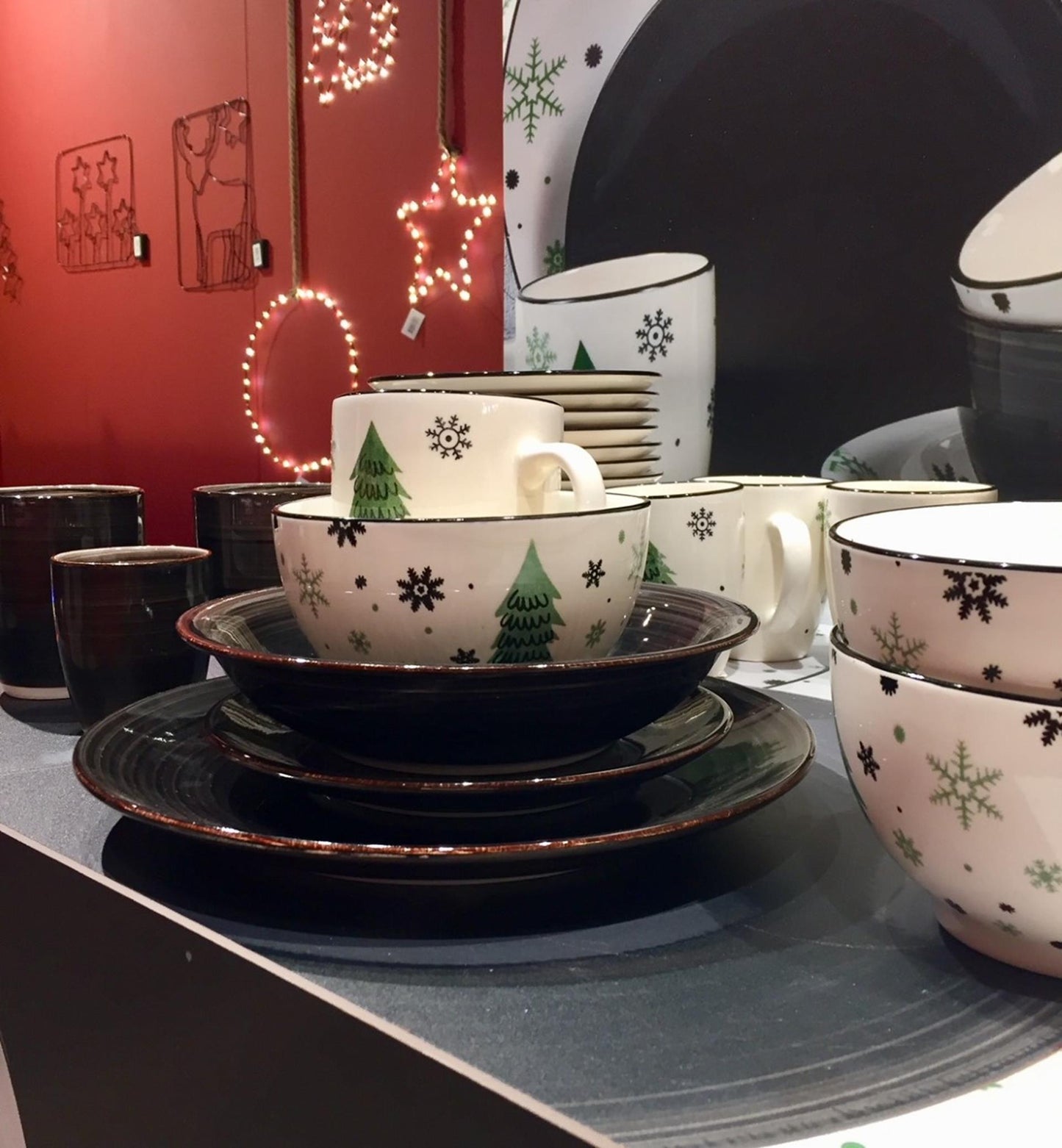 Svenska living bord porselein met kerstboom afbeelding ø26,5cm
