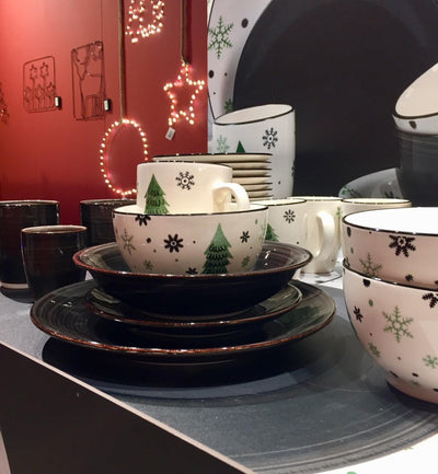 Svenska living bord porselein met kerstboom afbeelding ø26,5cm