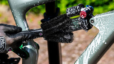 Muc-off borstel two prong brush