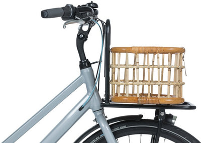Basil Green Life - rotan fietsmand - medium - voorop natural bruin